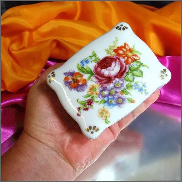 1950s Vintage Rose Garden Jewelry Box Porcelain w 24 kt Gold - Picture 7 of 8